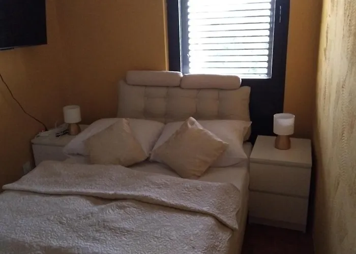 Tombili 2 * Pula