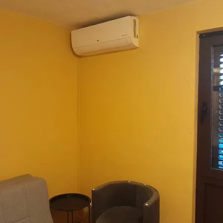 Tombili 2 * Pula