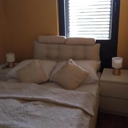 Tombili 2 * Pula